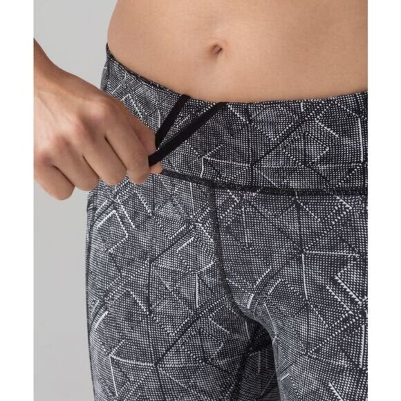 Lululemon Tight Stuff Tight II (25") In Formation Alpine White Black Size 6 - Picture 3 of 12